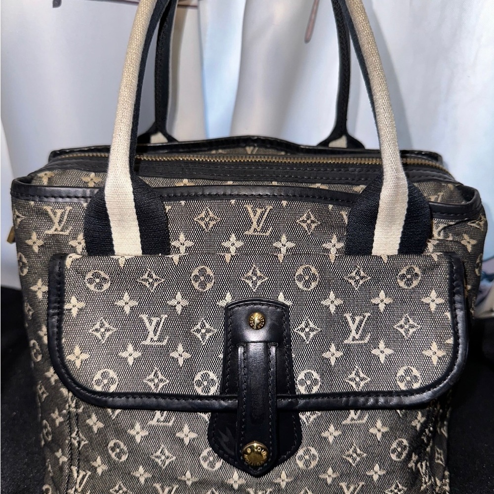 AUTHENTIC Louis Vuitton Sac Mary Kate with COA and dust bag